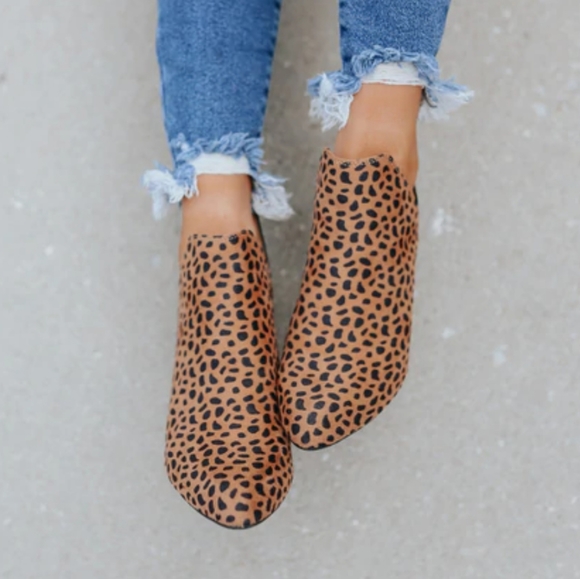 Leopard side cut chunky heel bootie - Picture 6 of 6